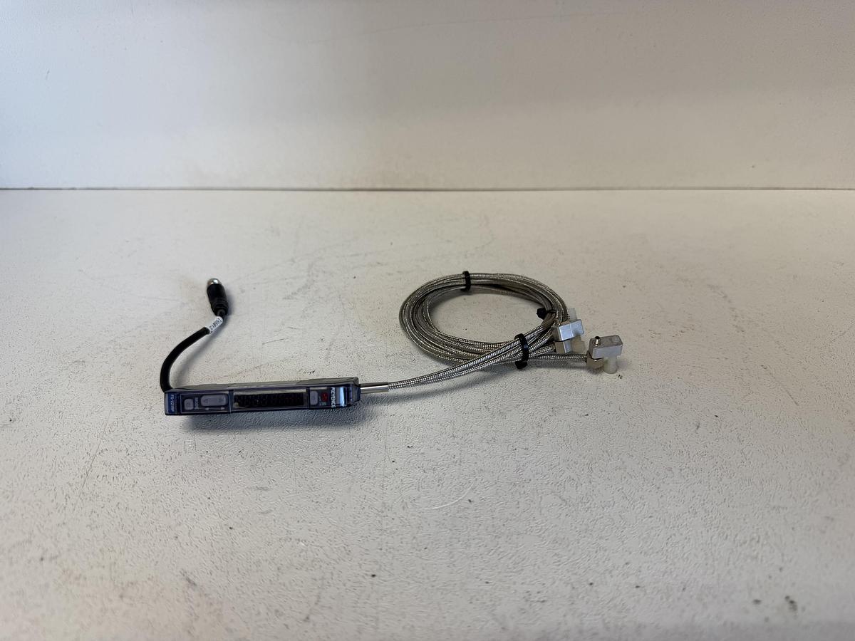 Used KEYENCE FS-V21RP Fiber Optic Sensor Amplifier Digital NPN FS-V21 Series GHGC-15