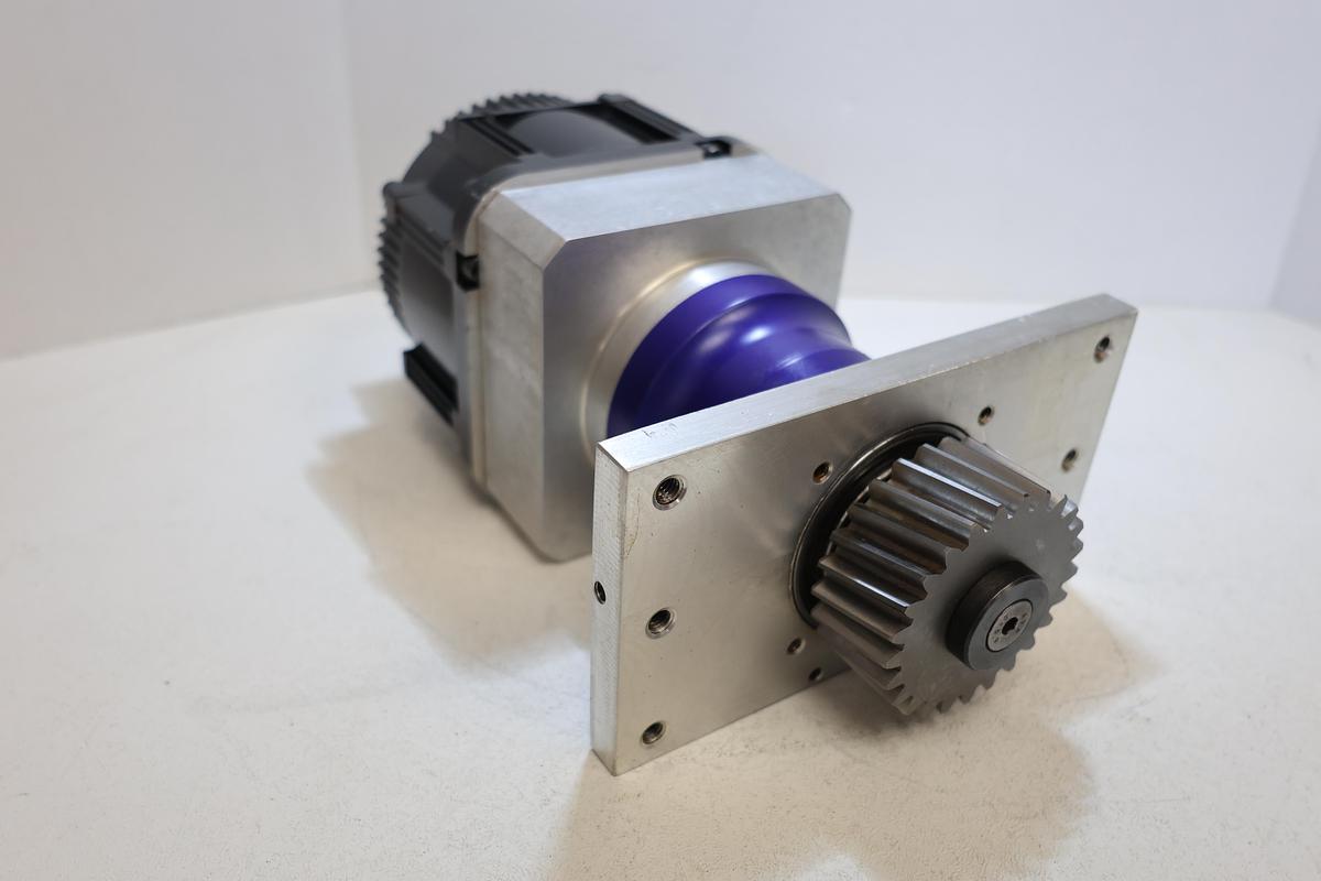 Used Yaskawa SGMGV-09D3A6F Servo Motor Wittenstein SP 075S 10:1 Gearbox