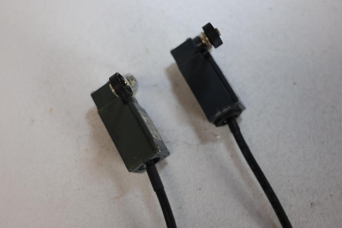 Used Lot of 2 Pizzato FR Series Limit Switches F16 FR1-238031 + L18 FR1-398384 IP67 Roller Lever GHA-185