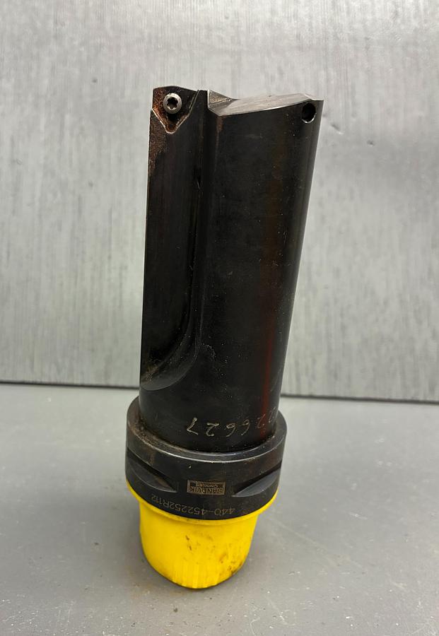 Used  Sandvik Coromant 440‑452252R112 External Turning Tool Holder – 1" Shank GHC-9