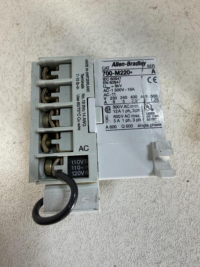 Used Lot of 2 Allen-Bradley 700-M220 Control Relays w/ 199-MSMA1 Socket Base GHGC-14