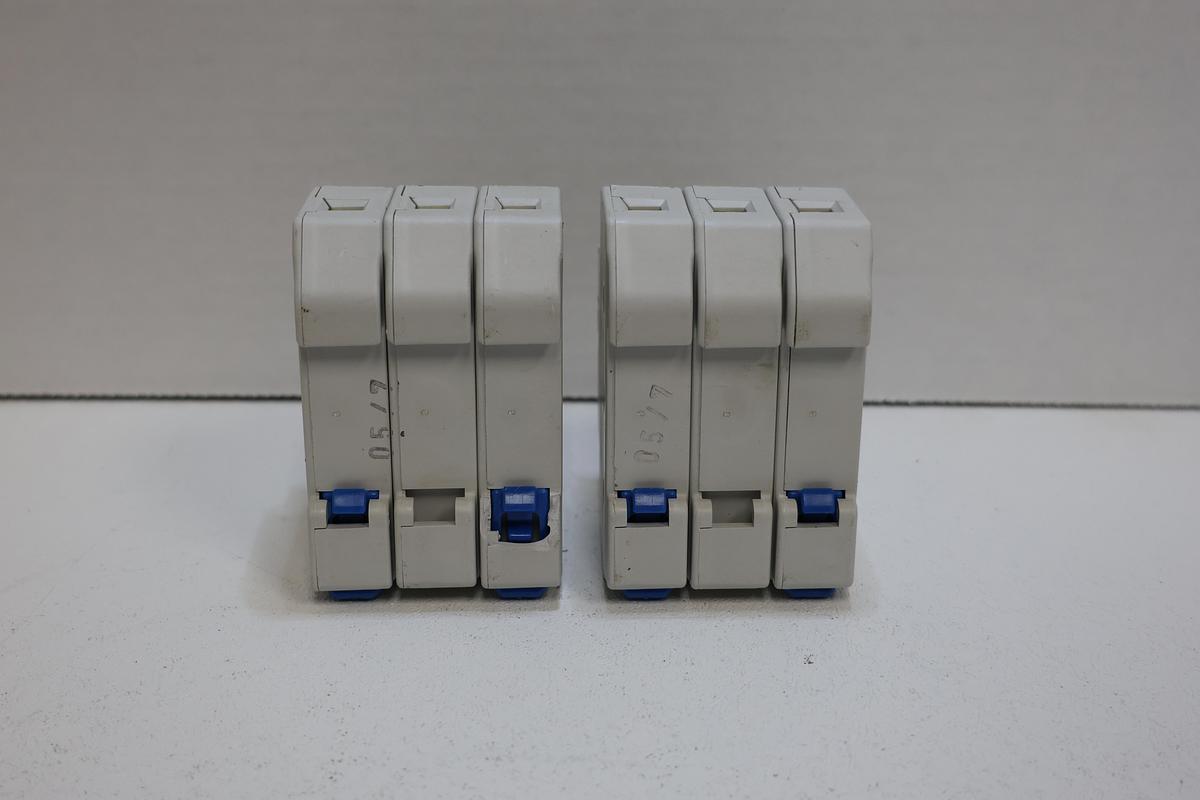 Used Ferraz Shawmut USCC31 Y218038 Fuse Holder / Disconnect Lot of 2 Used GHA-181