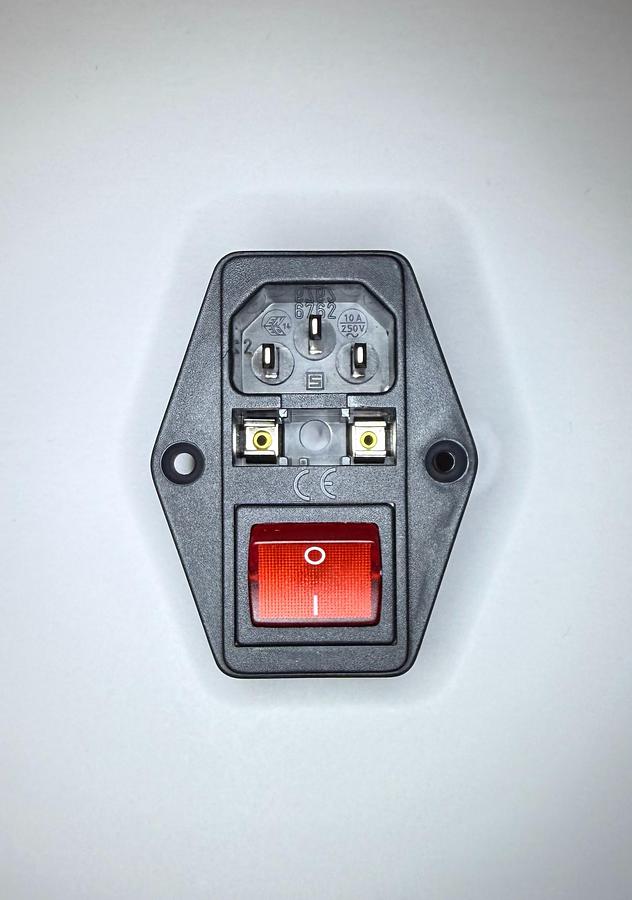 Used SCHURTER 6762 Power Entry Module – IEC C14 / C18 Inlet, Switch & Fuseholder GHGC-4