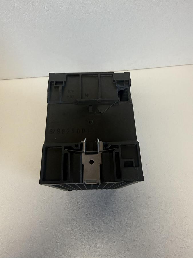 Used Siemens Contactor Safety Combination | 3TK2983-0BB4 (Plastic broken on back) GHC-26