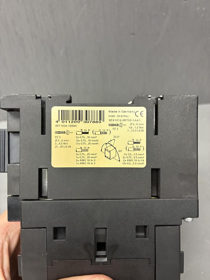 Used Siemens 3RT1034-1B Contactor – 3-Pole, 45A, 24V DC Coil GHC-37