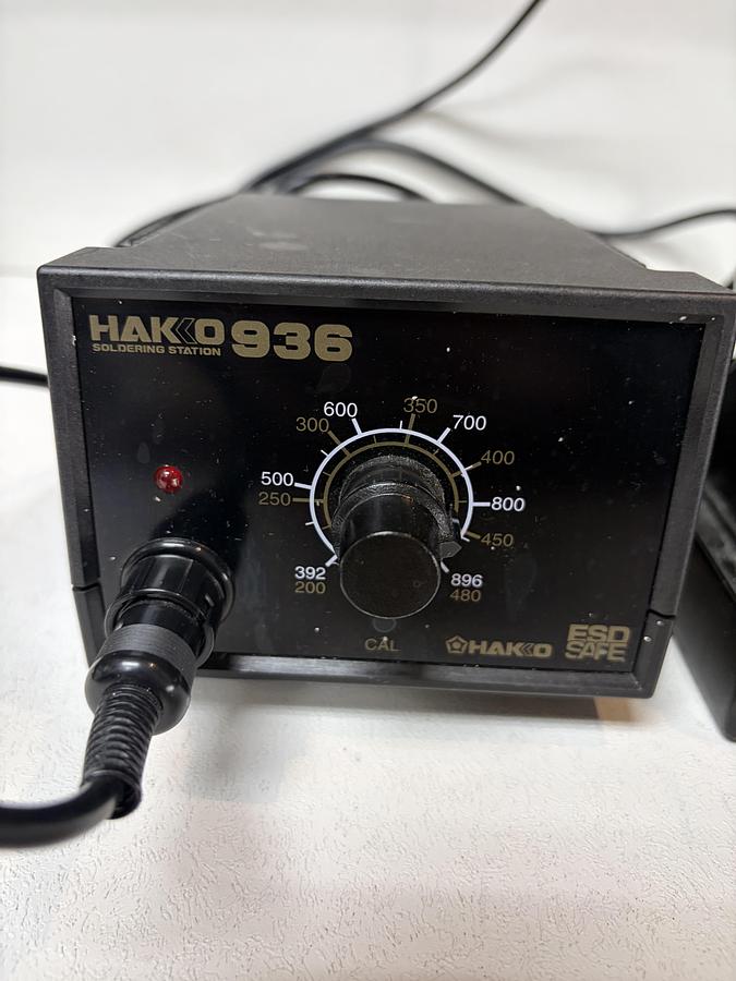 Used HAKKO 936-12 SOLDERING STATION ESD SAFE & 907 IRON PEN & STAND  GHC-53