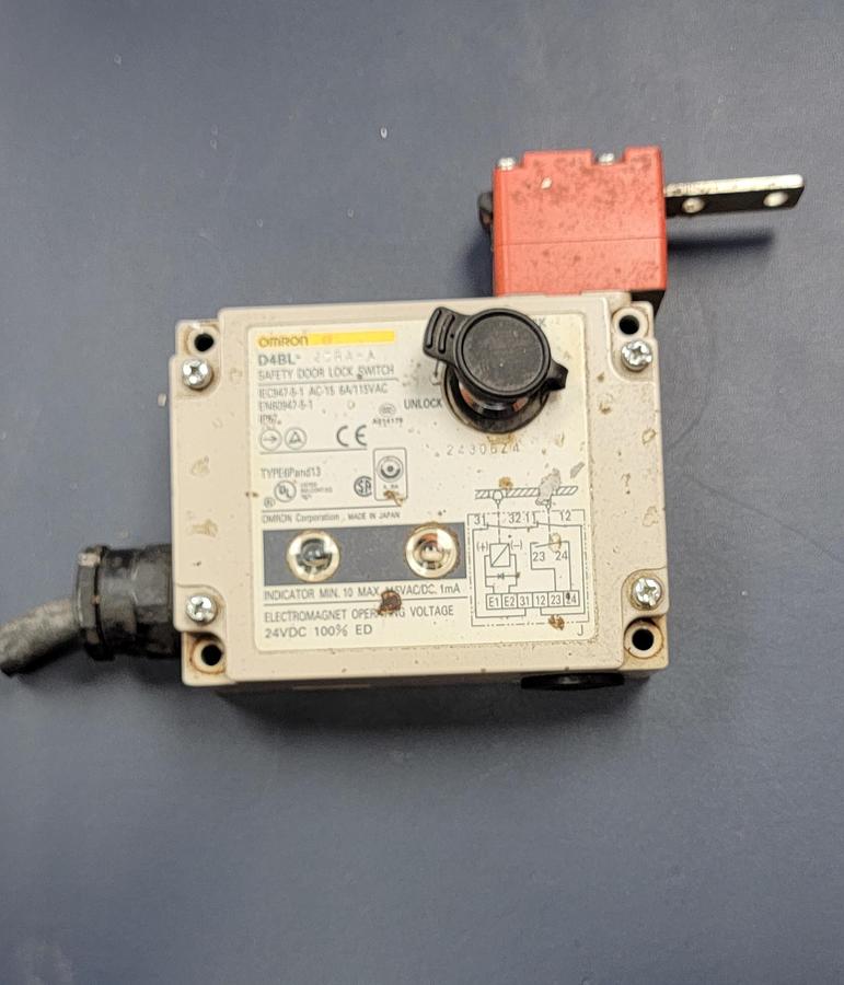 Used OMRON D4BL-2CRA SAFTEY DOOR LOCK SWITCH (B20)