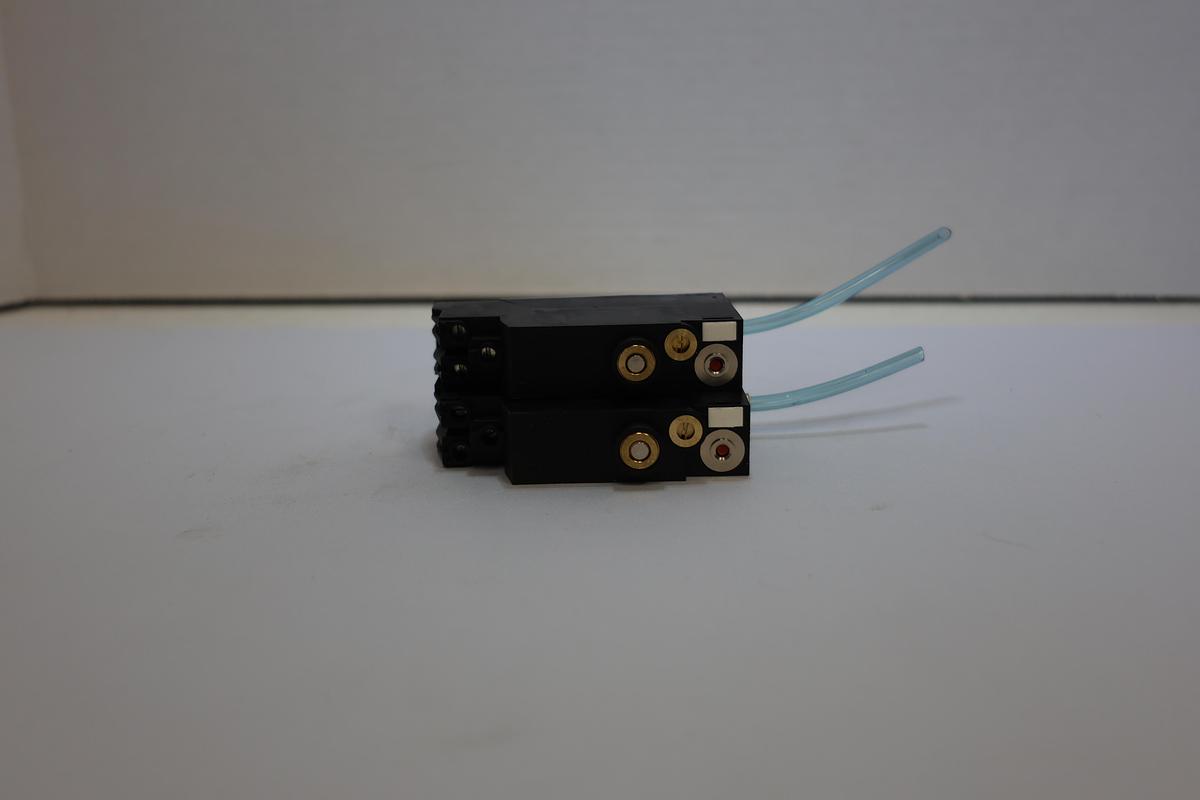 Used (Lot of 2) Parker PS1-P109 Pneumatic Pressure Switches 30-75 PSI DIN Rail Mount