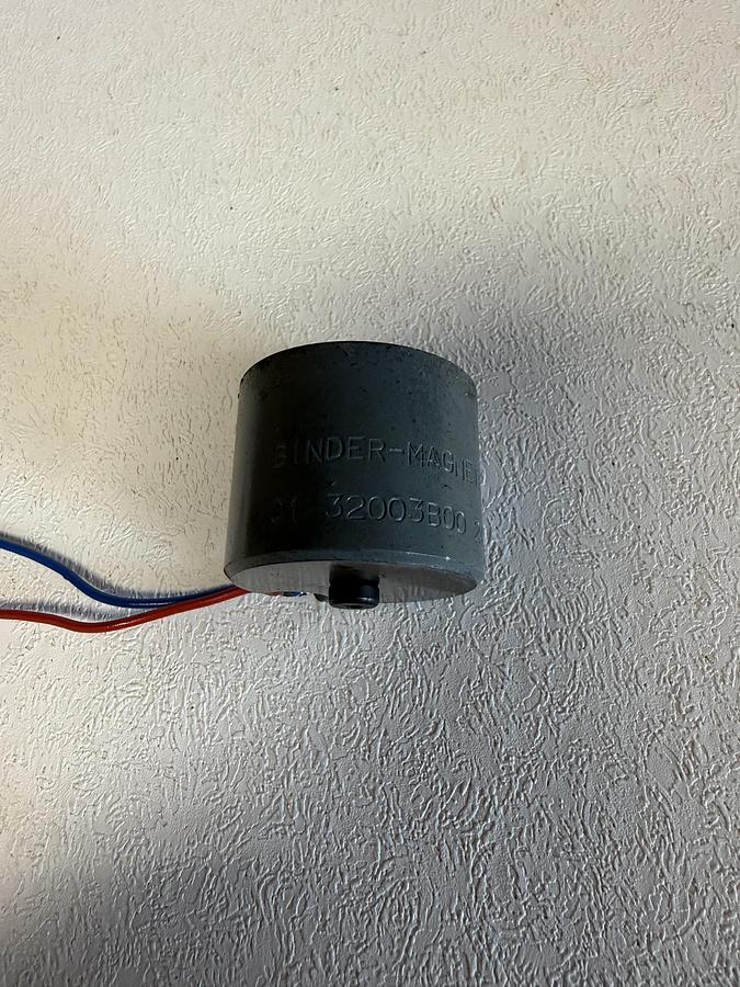 Used Binder Magnete 01 32003B00 24V Magnet GHC-27