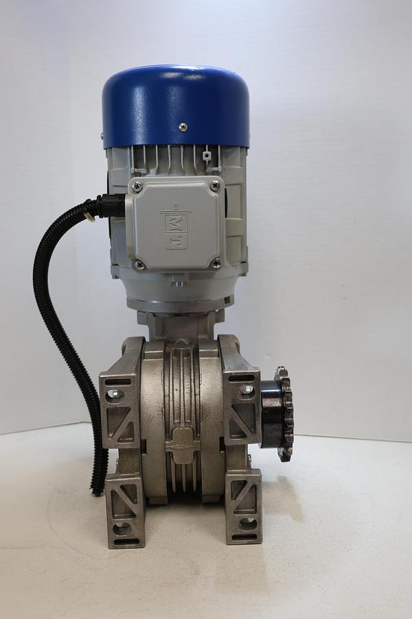 Used Varvel FRS 70 Gearmotor 1.5HP 230/460V 3PH 1690 RPM w/ Sprocket Used