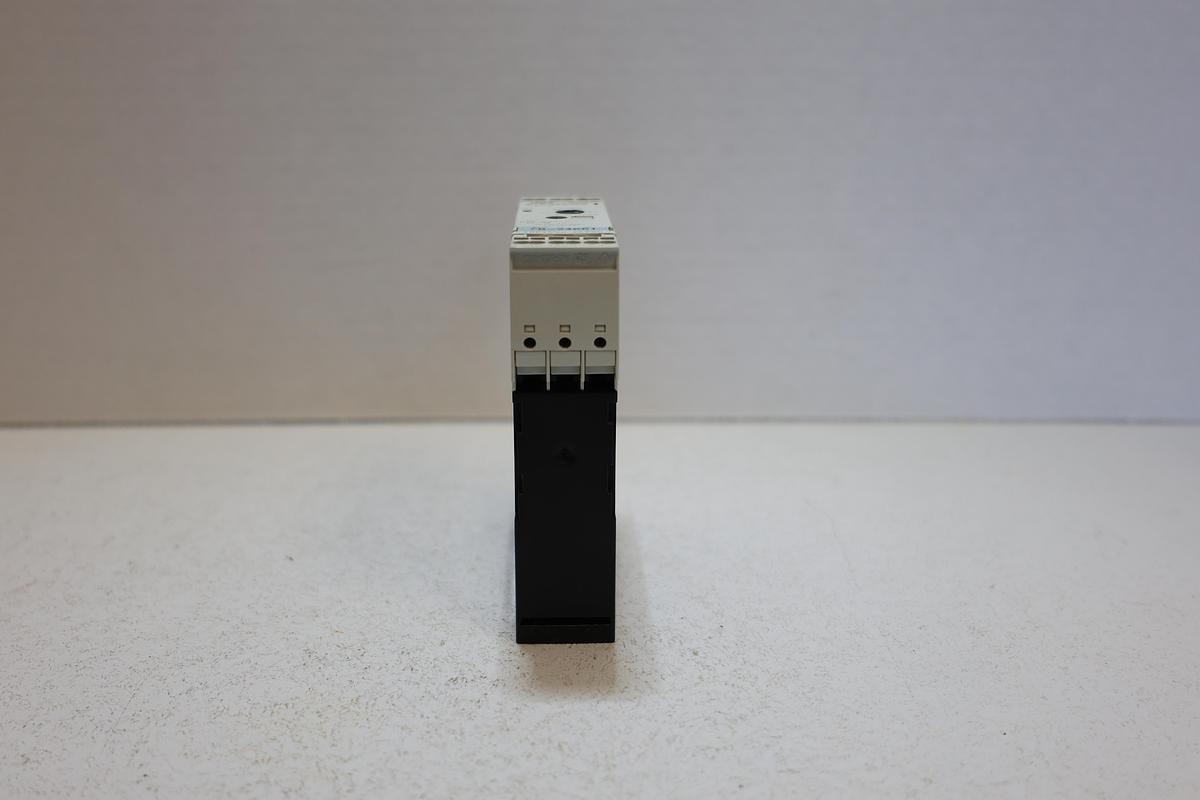Used Siemens SIRIUS 3RP1540‑2AB30 OFF‑Delay Timing Relay – 24 V AC/DC, LED GHC-37