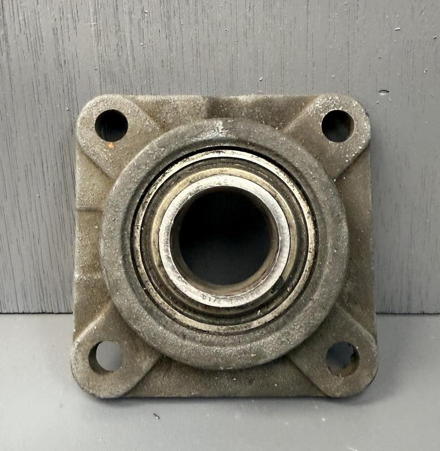 Used HUB CITY FB72-4 4-BOLT FLANGE MOUNT BEARING B220X1 1/4 1-1/4" BORE W/ COLLAR GHA-SS3