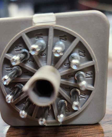 Used Telemecanique RUN33A22 BD 24VDC - GHGC-D20