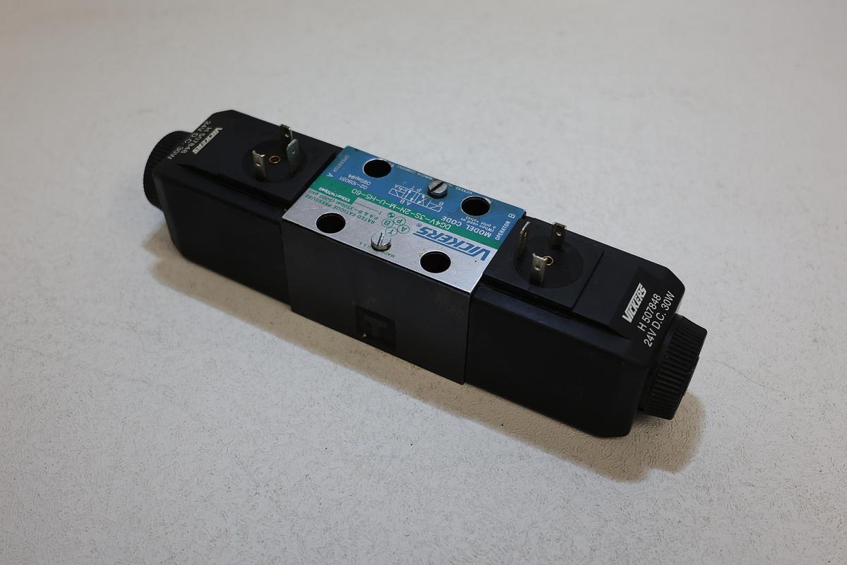 Used Vickers DG4V-3S-2N-M-U-H5-60 Hydraulic Solenoid Valve 24VDC 30W