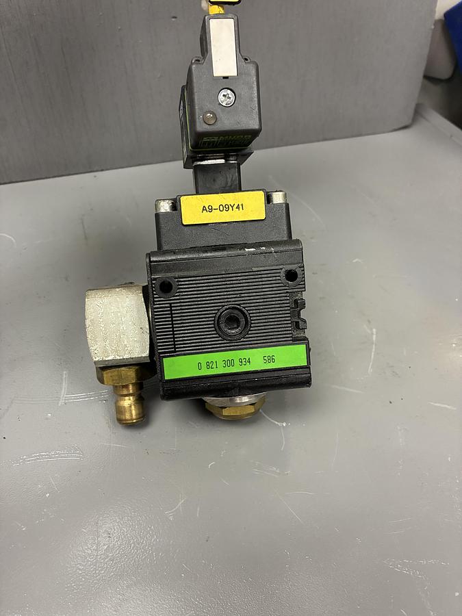 Used Bosch Rexroth Aventics 0 821 300 934 586 Pneumatic Valve GHC-39