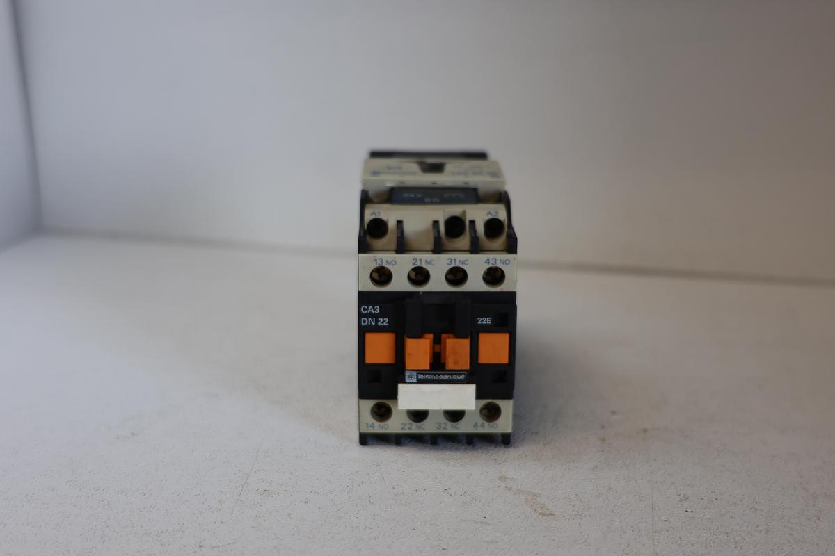Used Telemecanique CA3 DN22 Control Relay w/ LA4 DC1U Suppressor Module GHA-99