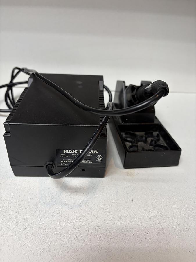 Used HAKKO 936-12 SOLDERING STATION ESD SAFE & 907 IRON PEN & STAND  GHC-53