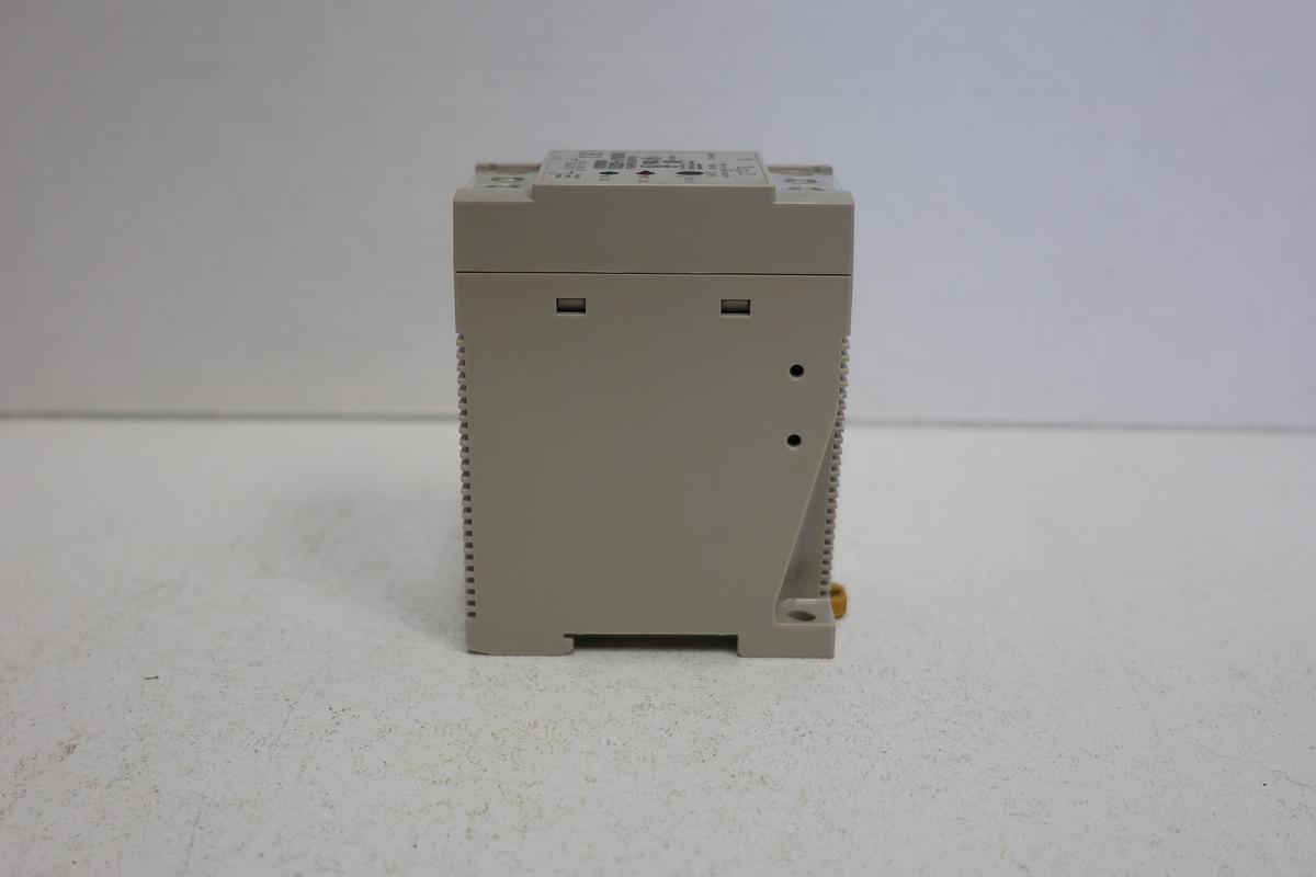 Used Omron S82K-01505 Power Supply 5VDC 3A 15W DIN Rail Industrial PLC