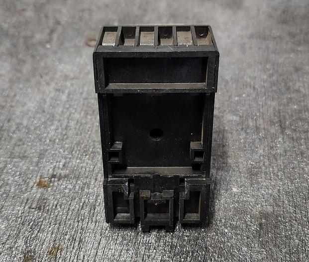 Used Telemecanique RUN33A22 250VAC Relay Module with Socket RUZ 1A - GHA-104