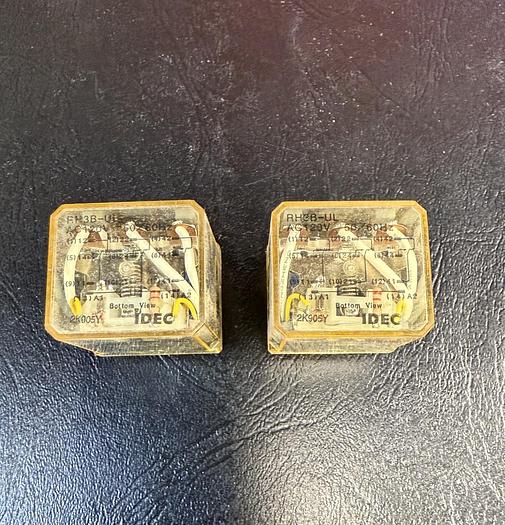 Used LOT OF 2 IDEC RH3B-UL CUBE RELAY AC120V GHA-GS11