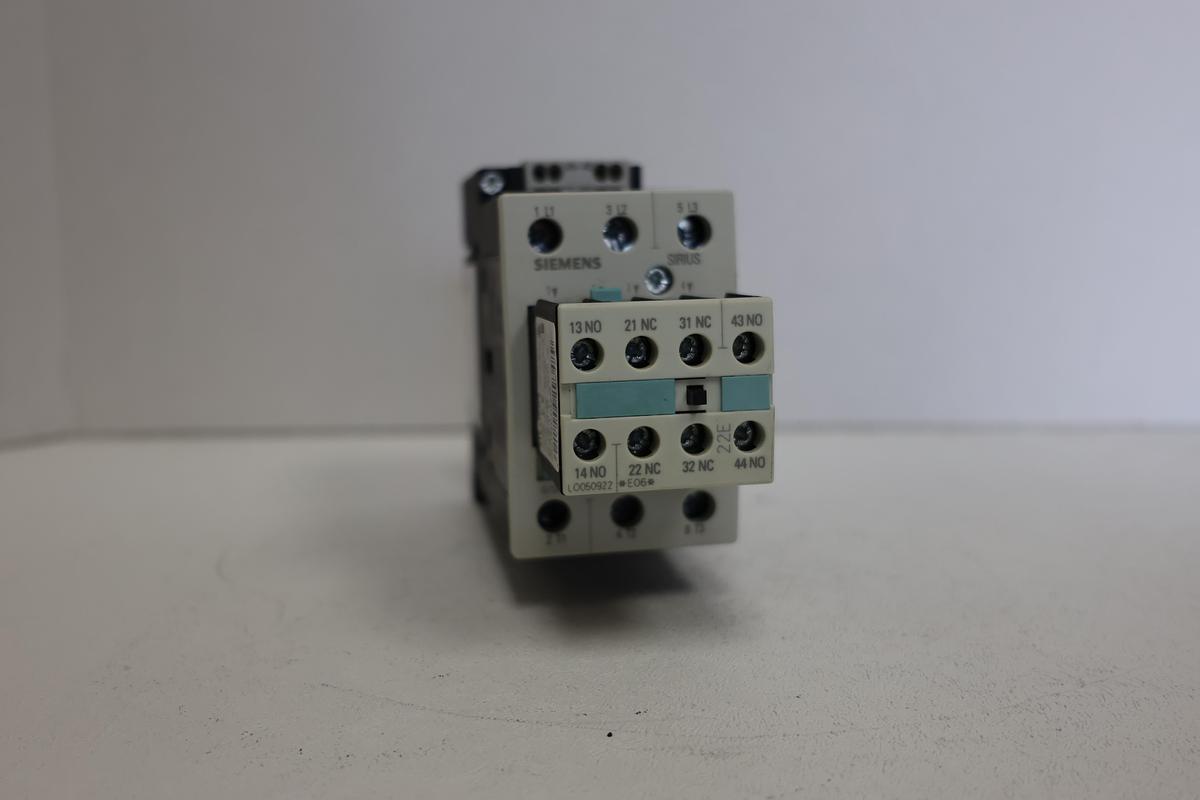 Used Siemens 3RT1035-3BB40 Power Contactor S2 w/ 3RH1921-1HA22 Auxiliary block+3RT1936-1TR00