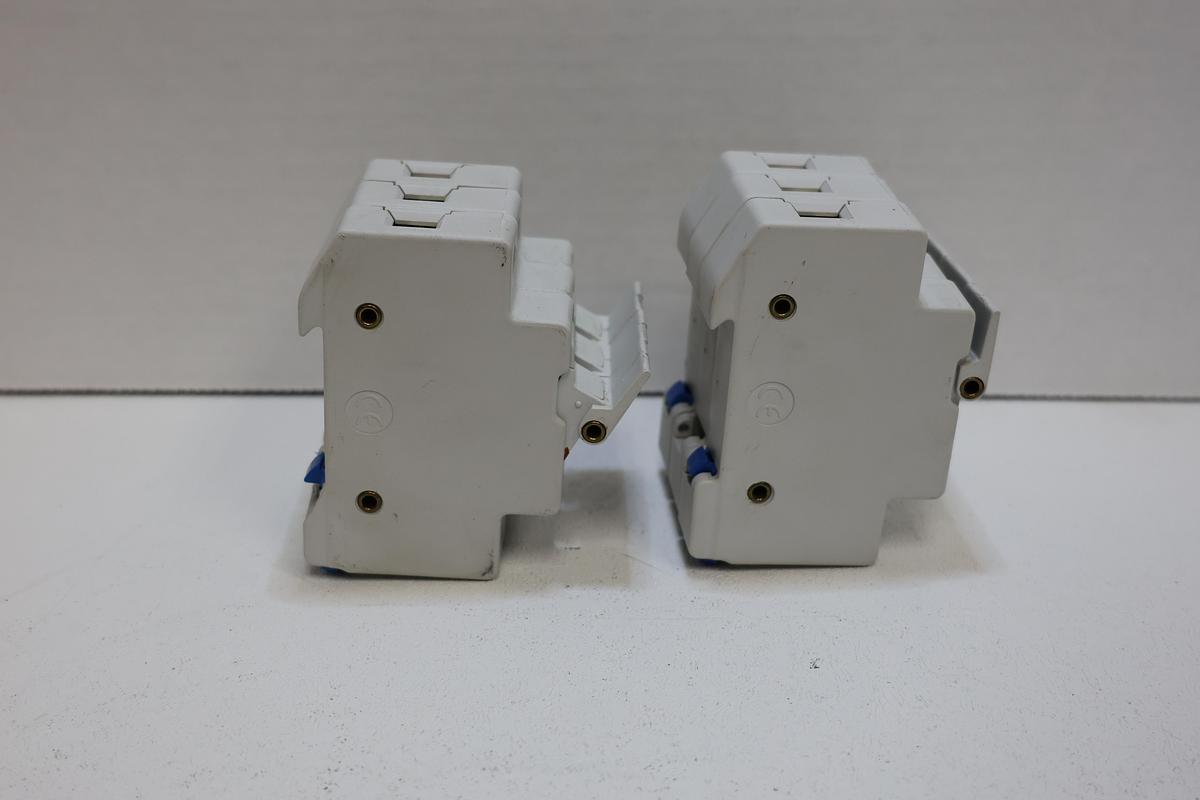 Used Ferraz Shawmut USCC31 Y218038 Fuse Holder / Disconnect Lot of 2 Used GHA-181