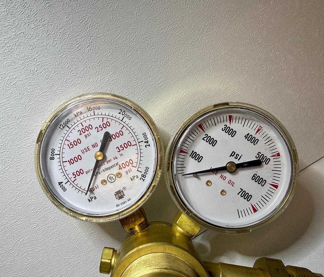 Used Victor SR4J-677 Heavy Duty/High-Capacity Inert Gas Single Stage Regulator GHA-88