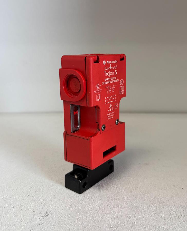 Used Allen-Bradley Guardmaster Trojan 5 Safety Switch – Industrial Interlock Switch IEC-947-5-1 GHGC-4