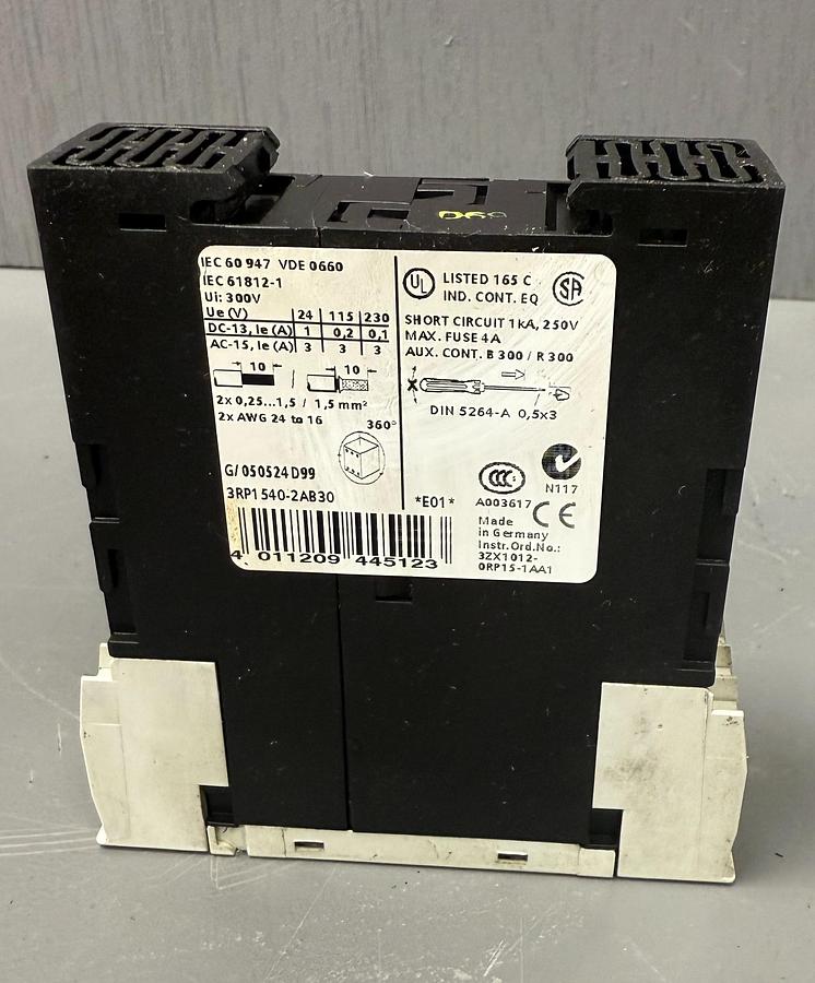 Used  Siemens SIRIUS 3RP1540‑2AB30 OFF‑Delay Timing Relay – 24 V AC/DC, LED GHC-37