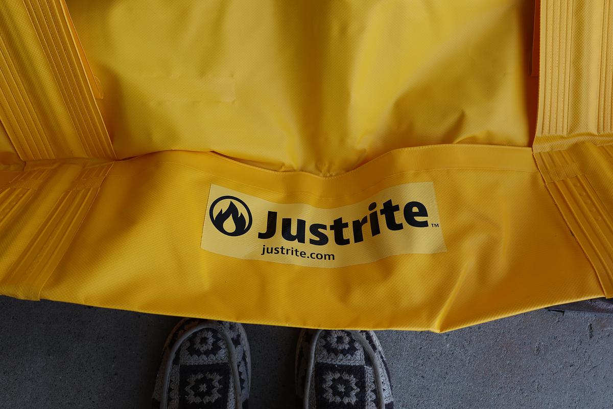 Justrite Portable Chemical Spill Containment Berm 4' x 8' Foldable Pool