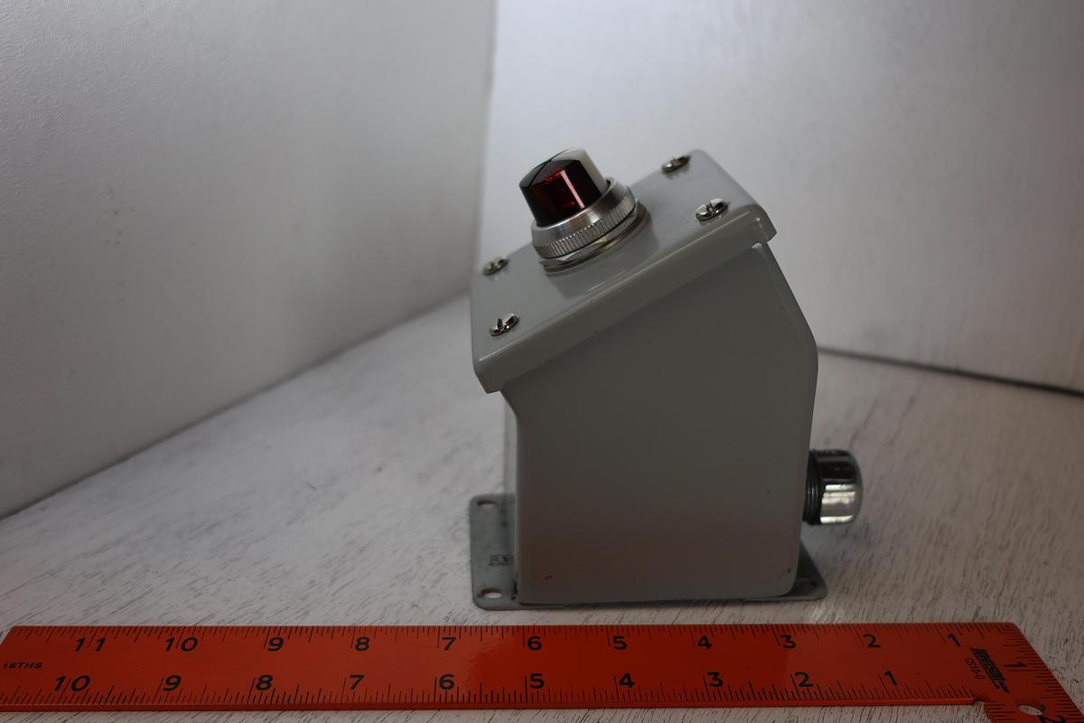 Used Hoffman Single Hole Push Button Enclosure (Type 12/13) w/ Allen-Bradley 800T-QC324 Cluster Pilot Light GHA 181