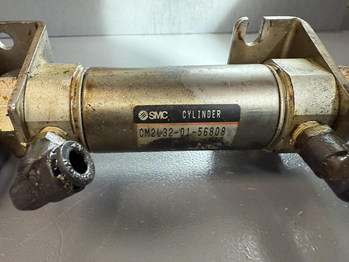 Used SMC CM2L32-01-56808 ROUND BODY PNEUMATIC CYLINDER GHA-117