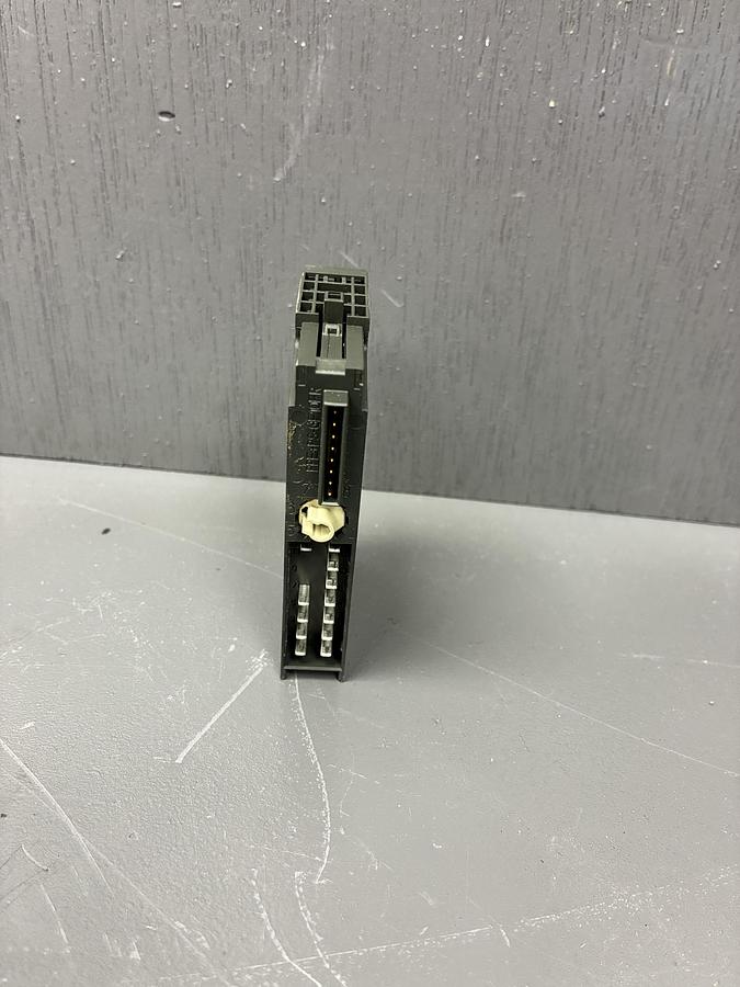 Used Siemens 6ES7 132-4HB01-0AB0 | Digital Output Module | 8DO, 24V DC, 0.5A GHC-34