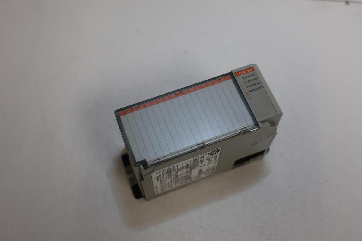 Used Allen-Bradley 1769-OW16 CompactLogix 16-Point Relay Output Module PLC I/O