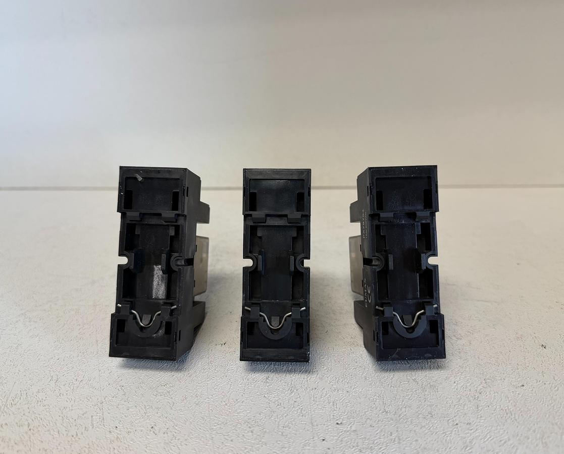 Used (Lot of 3) Schrack PT570024 Relay w/ PX78704 Socket Base 24VDC Plug-In Relay GHGC-15