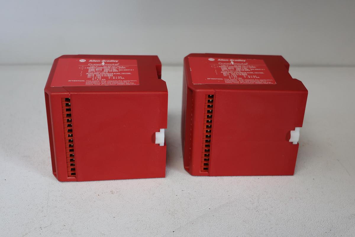 Used (Lot of 2)Allen Bradley Guard master Expansion Relay 440R-ZBE820AZ (Series A)