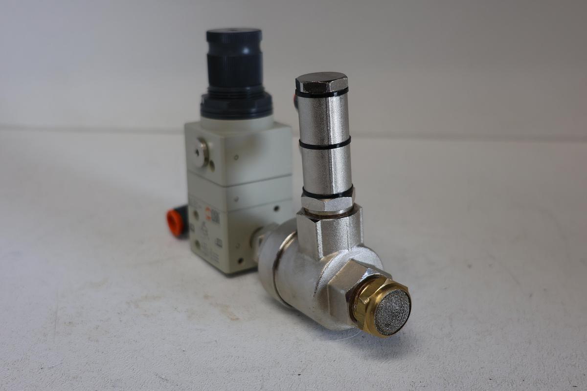 Used Metal Work Pneumatic 5512400 GS 1/4' Precision Pressure Regulator Series 70 Valve (145 psi)10 bar GHA-189