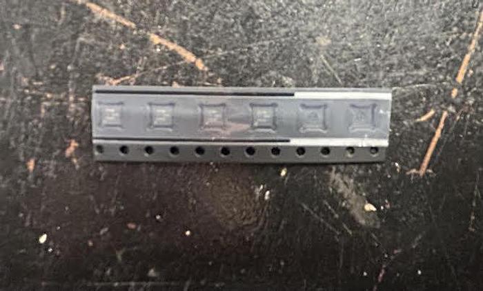 4 pcs - 296-28361-1-ND IC CMOS 2 Circuit 8SON - GHB-63D7