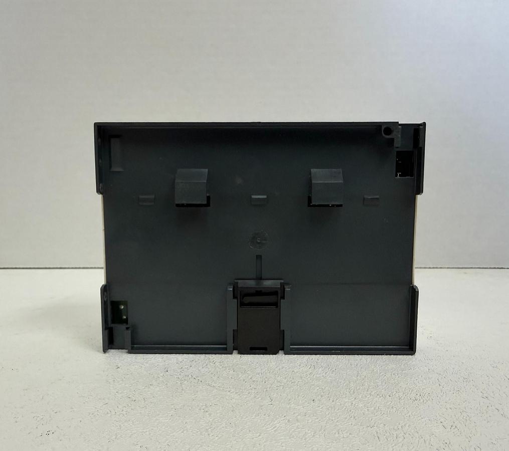 Used Schneider Electric Telemecanique SR2E201BD Smart Relay – Zelio Logic, 24VDC GHA-99