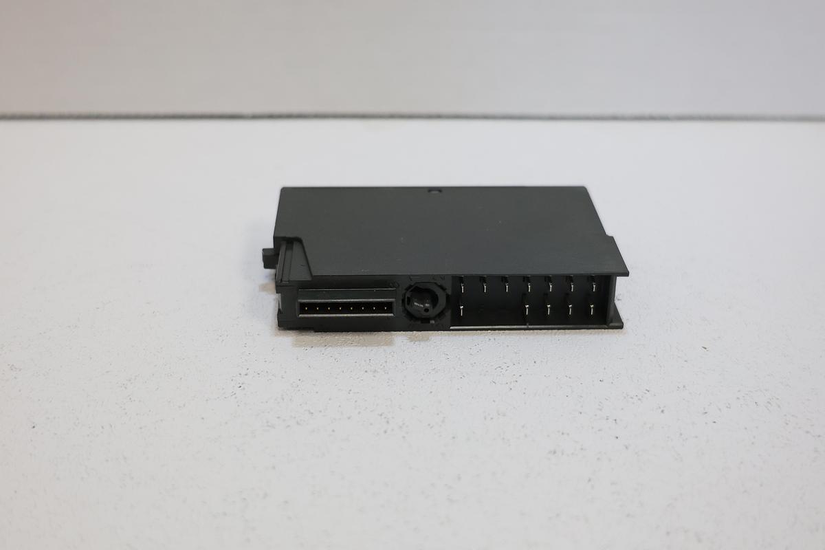 Used Siemens 6ES7 132-4BD01-0AA0 | SIMATIC ET 200S Digital Output Module GHC-34