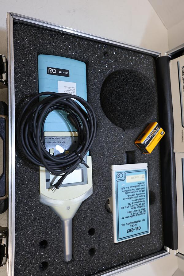 Used CEL-231 Digital Sound Level Meter w/ CEL-282 Calibrator & Case