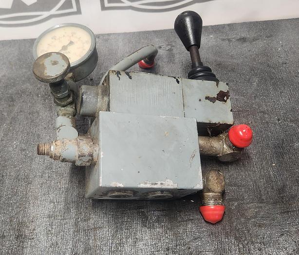 Used Eaton Vickers OMR-3-1-10B1 Directional Control Valve - GHB-69