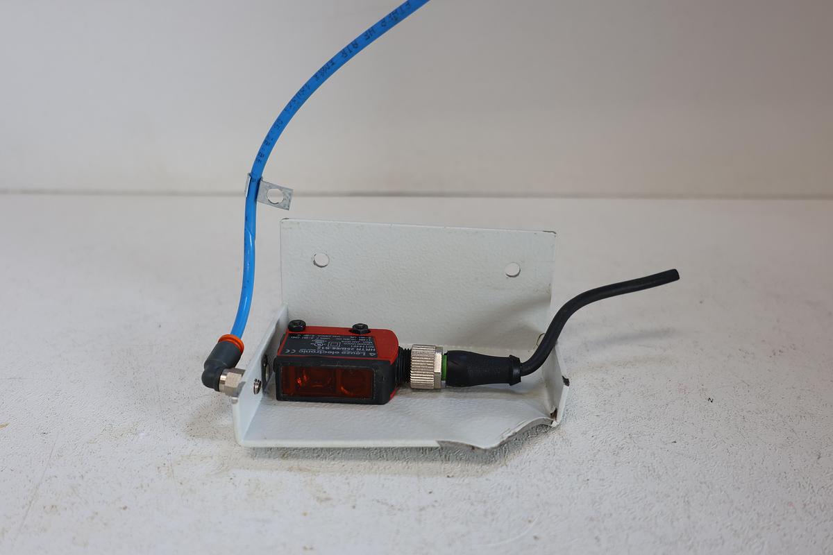 Used Leuze HRTR25B/66-S12 Diffuse Sensor w/ Background Suppression – P/N 50114491 GHA-185