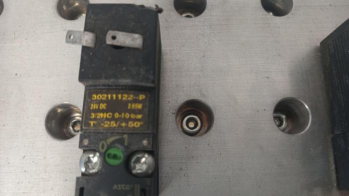 Used Vektor AG VPST054638 Pneumatic Valve Manifold W/ Solenoids 30211122-P GH506