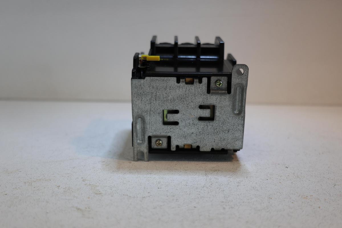 Used Fuji Electric FMC-3 Magnetic Contactor 3-Phase 220–550V Used Working Pull