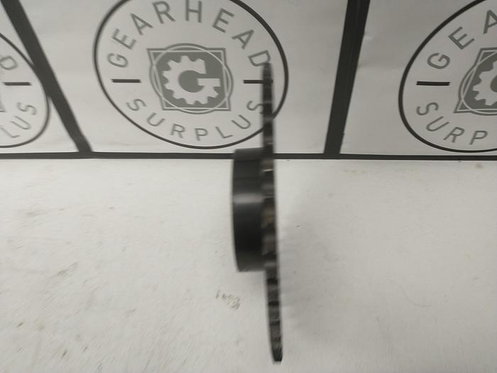 Used 40X48 Keyed sprocket  40 Teeth for #40 Roll Chain, 1in shaft 8in-OD 1.25 Shaft depth GH601