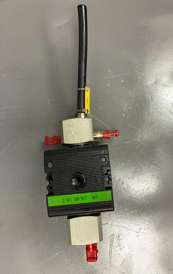 Used Bosch Rexroth Aventics 0-821-300-917 587 Pneumatic Regulator GHC-39