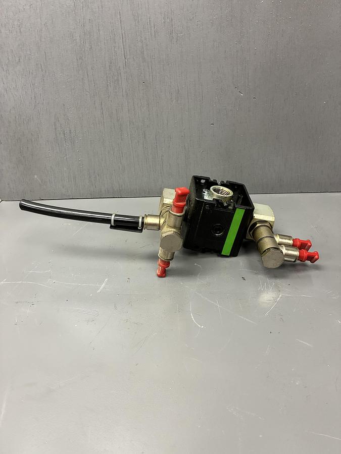 Used Bosch Rexroth Aventics 0-821-300-917 587 Pneumatic Regulator GHC-39