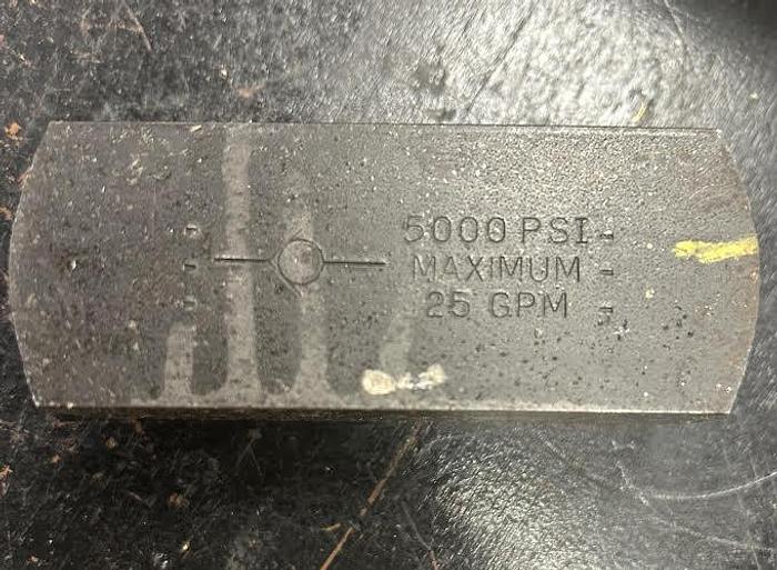 Used Parker C1200S Hydraulic Valve D 5000 PSI, 1"NPT- GHA-34