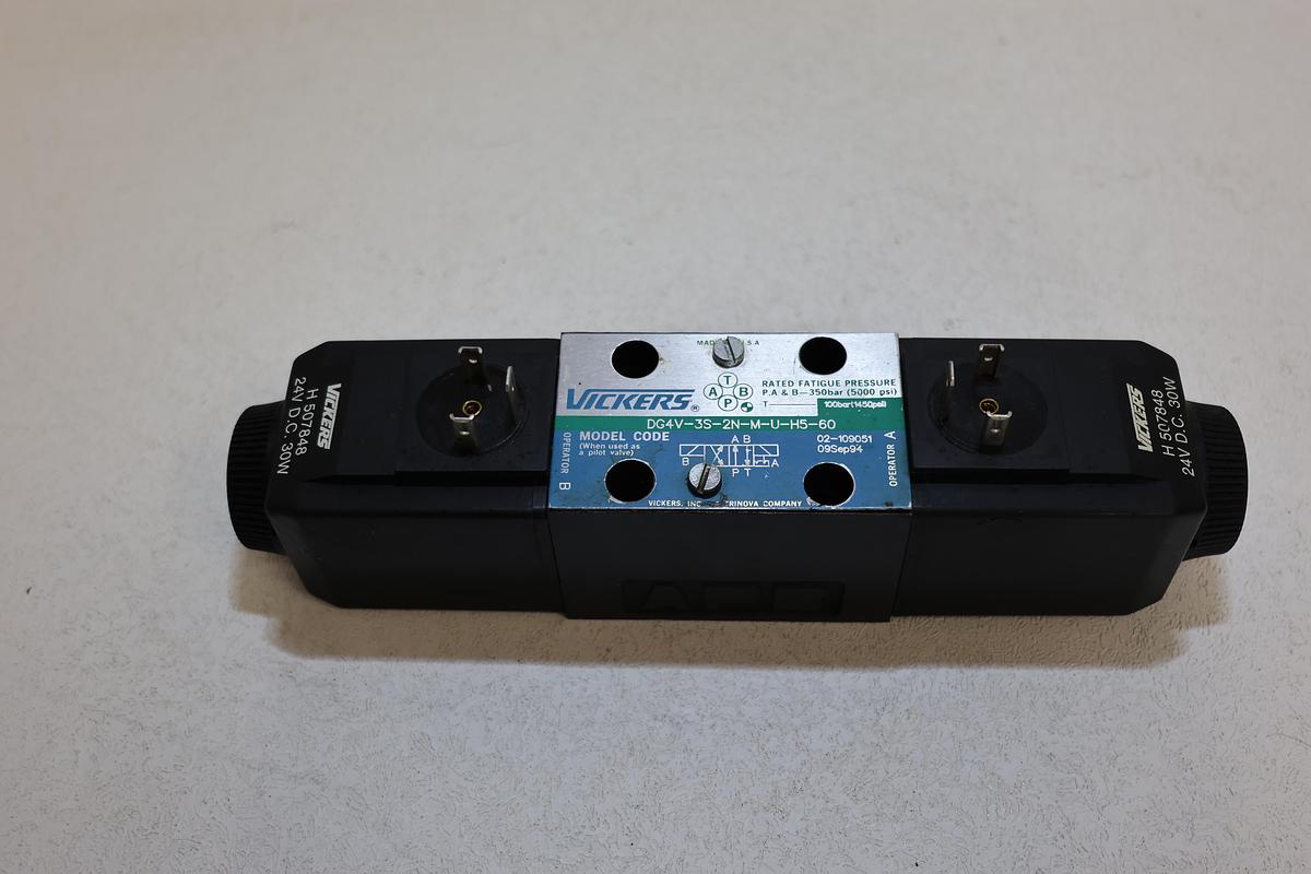 Used Vickers DG4V-3S-2N-M-U-H5-60 Hydraulic Solenoid Valve 24VDC 30W